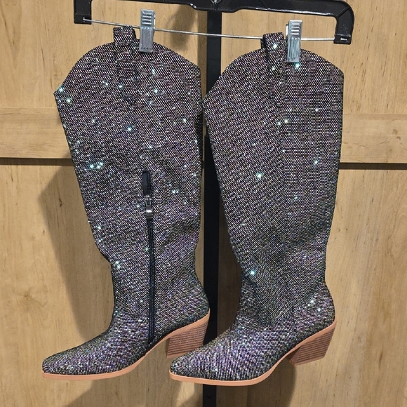 (J46) Glittering Heeled Boots Sz 8 Womans - Picture 1 of 6